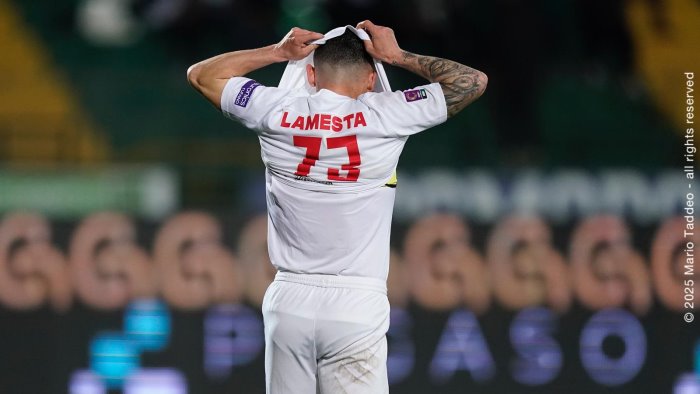 serie c avellino benevento 2 1 i lupi vincono il derby con la strega