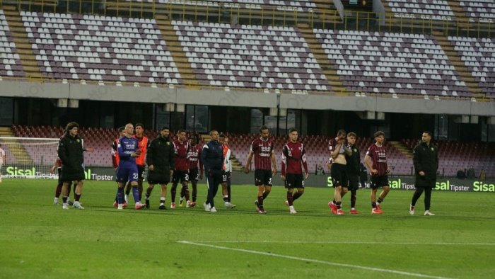 salernitana palermo 1 2 ferrari ora e il momento di essere uomini