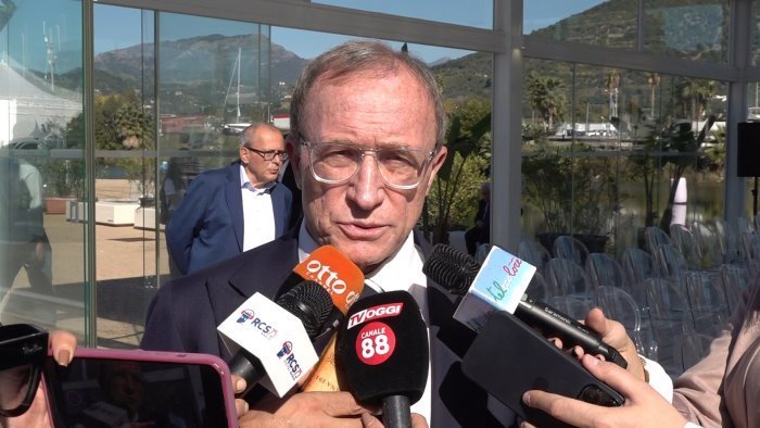 costi della regione fuori controllo bonavitacola replica a calderoli