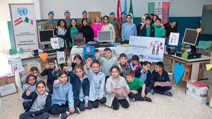 libano da scafati alla scuola di tiro materiale didattico e computer