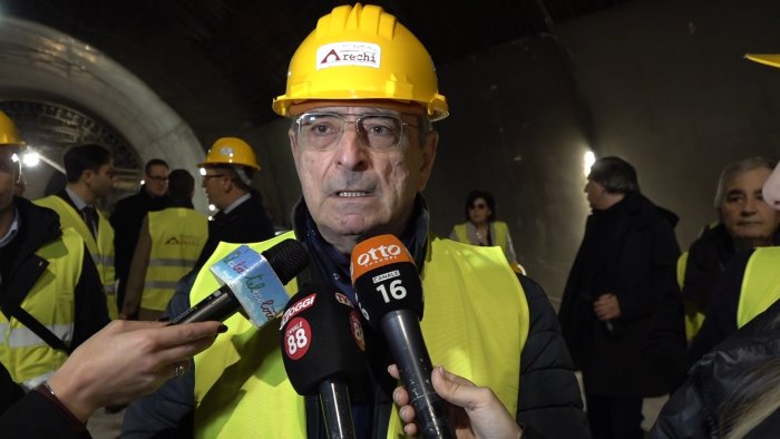 porti di napoli castellammare e salerno annunziata resta alla guida