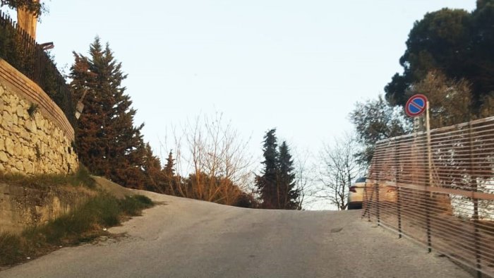 ariano abitanti al buio da sei mesi a san tommaso e ora cede anche un muro