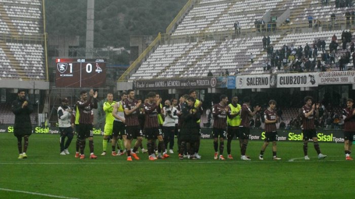 la salernitana combattera fino alla fine i granata si caricano sui social