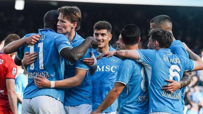 il napoli risponde all inter e torna alla vittoria battuta la fiorentina