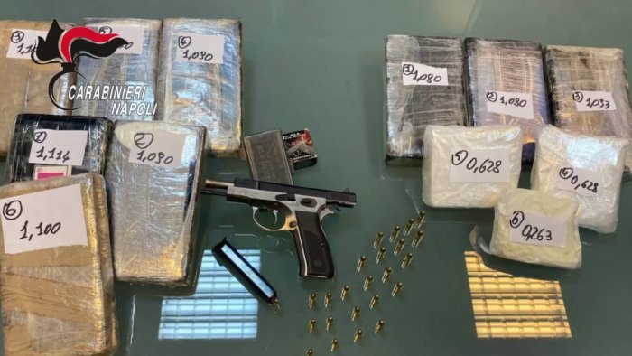 ricercato per droga il tiktoker papusciello si presenta in caserma