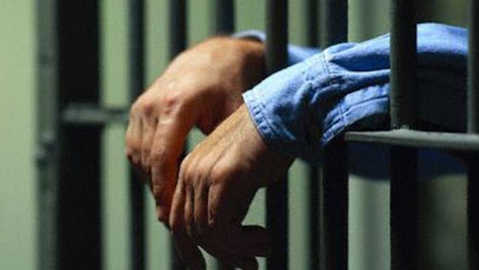 rivolta in carcere procura indaga su violenze sui detenuti