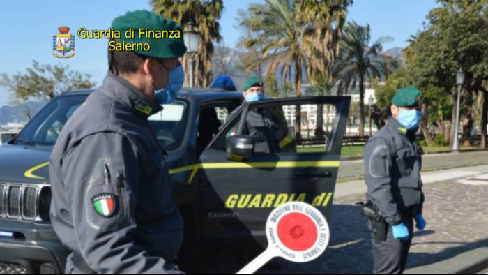 detergente per mani spacciato per disinfettante denunciati