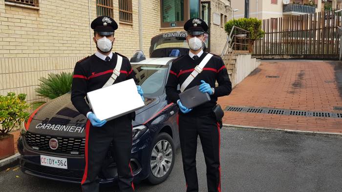 sapri 50 tablet e computer distribuiti agli studenti