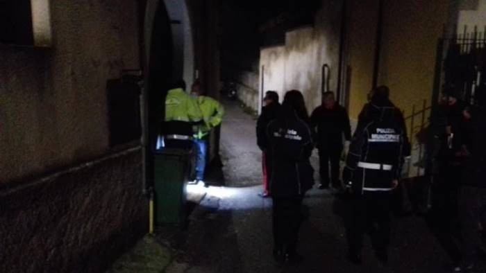 fiamma di ritorno dal barbecue famiglia viva per miracolo