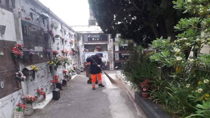 sarno riapre il cimitero ingresso ad orari specifici