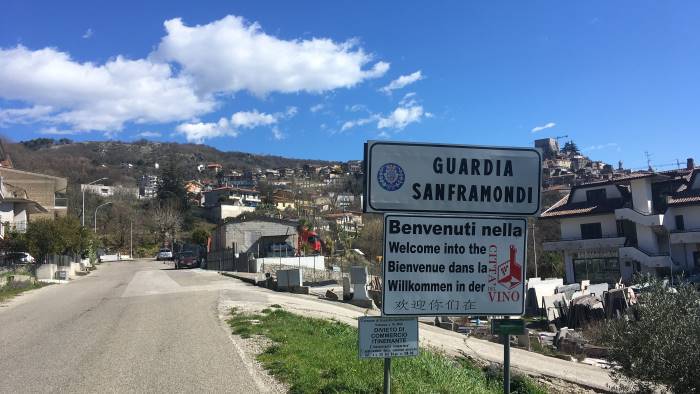 mascherine obbligatorie a guardia sanframondi
