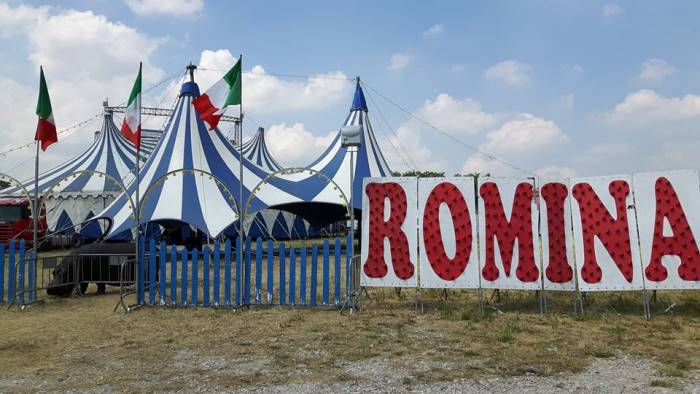 circo bloccato show in diretta social per ringeraziare