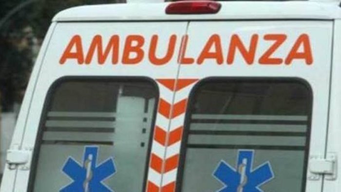 si sottopone al vaccino e muore mentre torna a casa