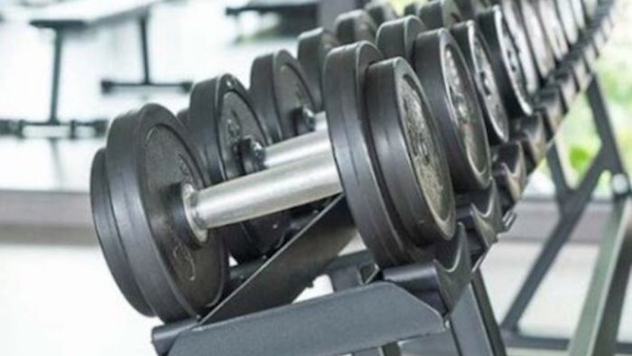 scoperta a nocera inferiore palestra abusiva multati in nove