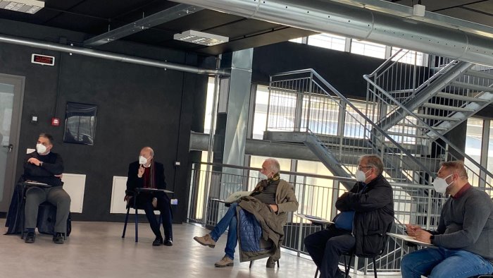 sindaci scrivono a de luca riaprire attivita commerciali