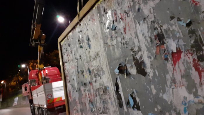 nocera inferiore rimossi decine di tabelloni abusivi