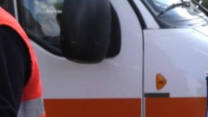 travolto da un auto in sella al suo scooter muore a 16 anni