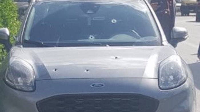 spari contro auto a san marzano sul sarno fermate due persone