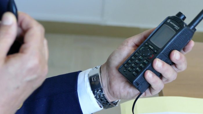 rapine nei negozi incastrata coppia con minori