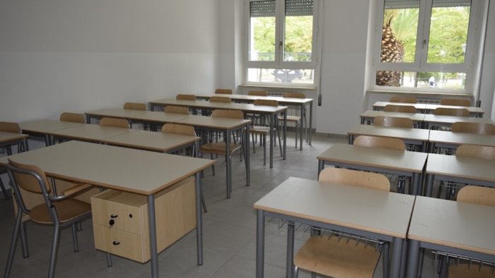 covid i sindaci si ribellano le scuole restano chiuse