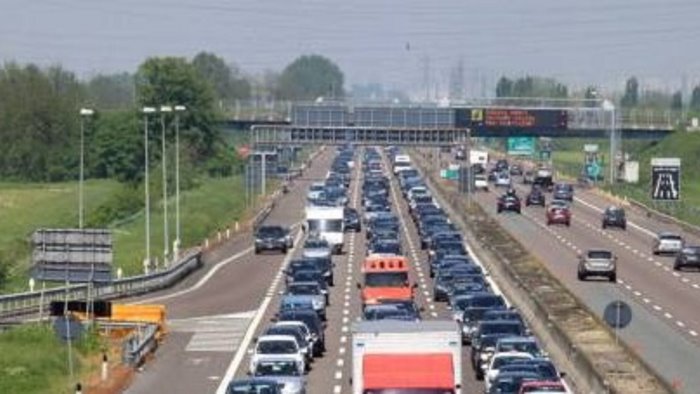 manifestazione mercatali contro la zona rossa