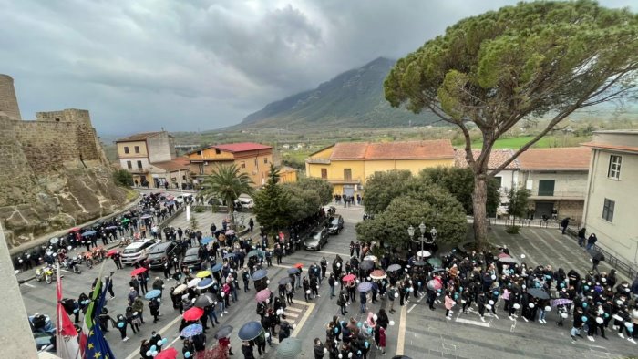 e un lutto che non riesce ad avere fine a mignano monte lungo