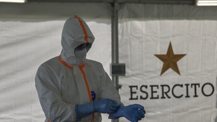 cava accelera sui vaccini chiesta all asl tenda dell esercito