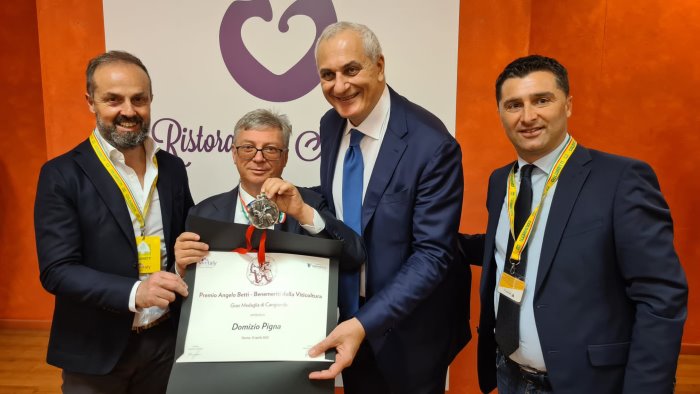 vinitaly premio benemeriti viticoltura italiana al sannita pigna
