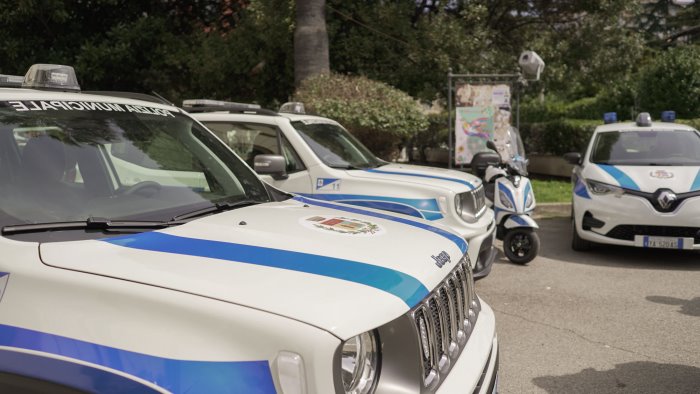 pontecagnano smart city nuovi veicoli green in dotazione alla polizia