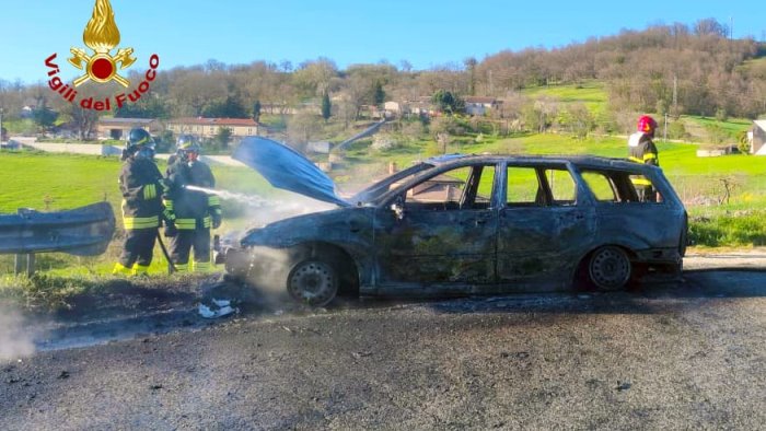 incendi in irpinia super lavoro dei vigili del fuoco nel giorno di pasquetta