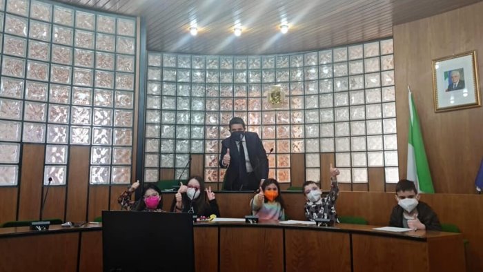 mercogliano i bambini sindaci per un ora al fianco di d alessio