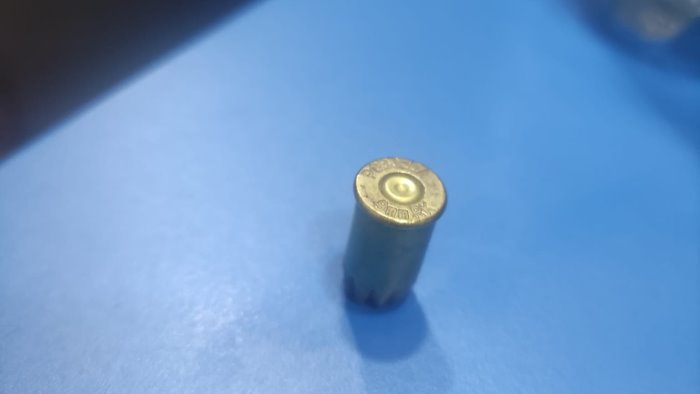 denuncia gli estorsori e si ritrova un proiettile fuori al suo bar