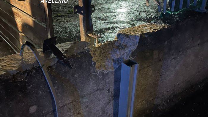 bomba carta davanti casa del rivale in amore arrestato 34enne a montoro