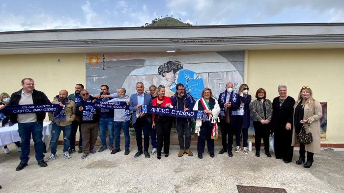 un grande murale per diego armando maradona l omaggio di castel san giorgio