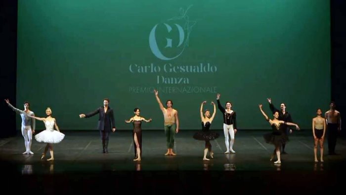 danza 11 grandi etoile incantano il pubblico del teatro gesualdo