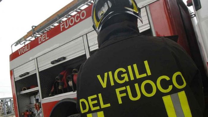 giallo a eboli trovato un uomo morto in casa