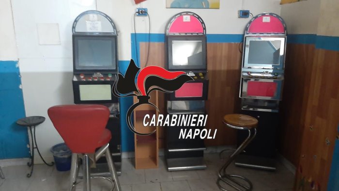 blitz nella sala slot abusiva il titolare percepiva il reddito di cittadinanza