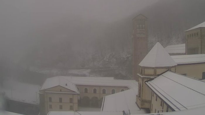 domenica con la neve risveglio imbiancato in irpinia