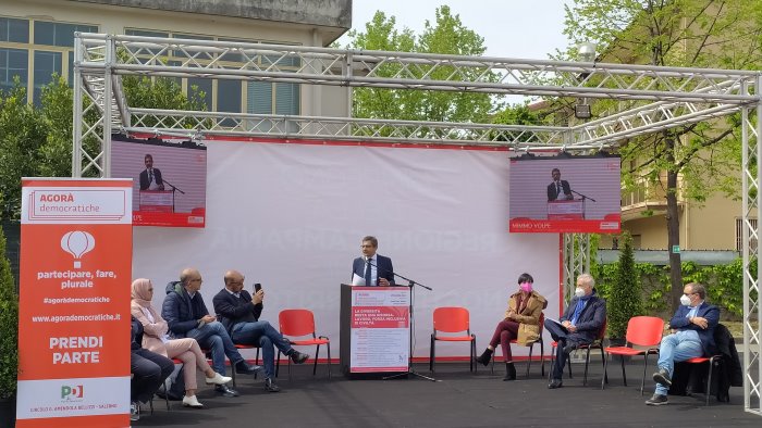 immigrazione e solidarieta confronto con piero de luca all agora dem