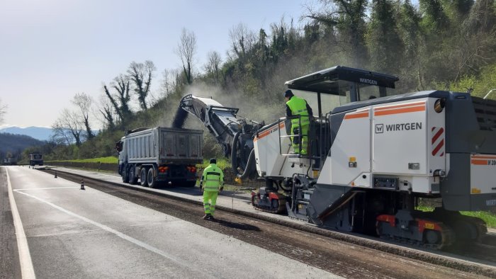 nuova pavimentazione lungo la strada statale 372 ripresi i lavori