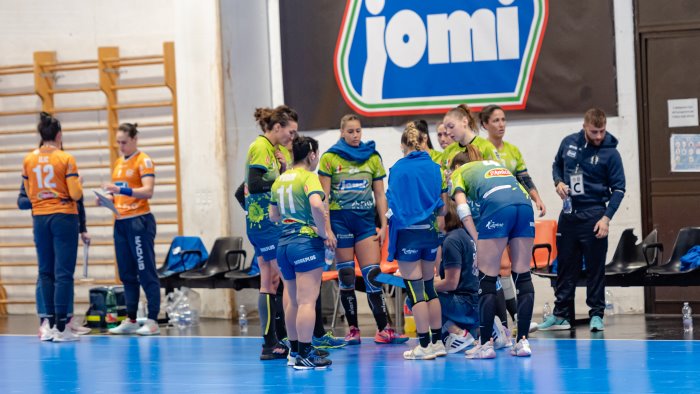 pallamano a1 la jomi salerno sbanca anche il campo delle guerriere malo