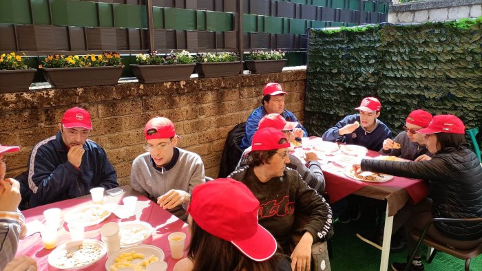 pizza solidale e senza barriere a pietradefusi l iniziativa del consorzio a5