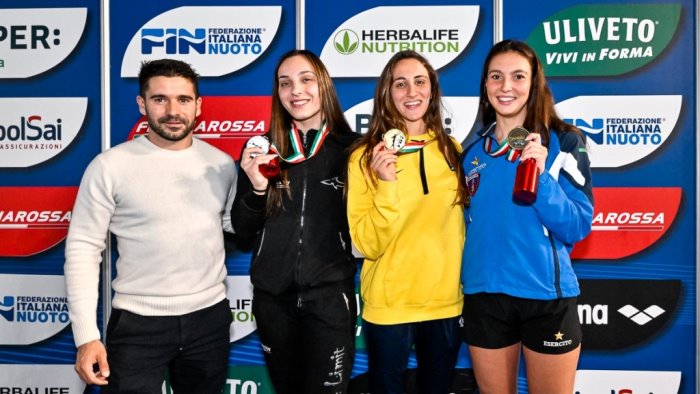 nuoto campionati italiani nei 400 sl quadarella oro argento per la cesarano