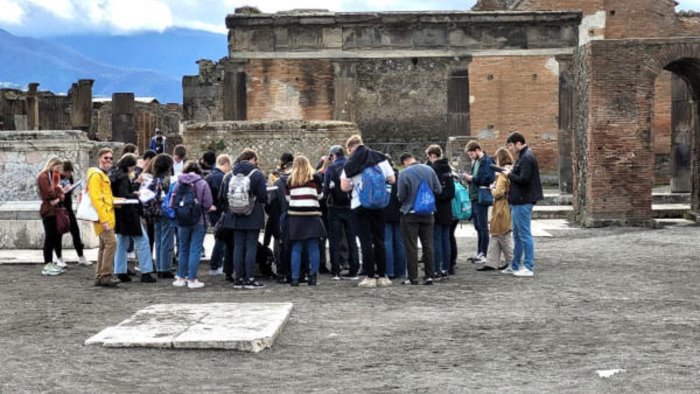 pompei grandi numeri aperture straordinarie per i ponti estivi