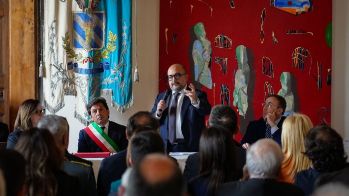 il ministro sangiuliano a parete la cultura e un grande volano di sviluppo