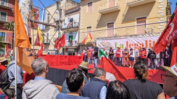 non chiniamo la testa di fronte alla mafia scafati in marcia per la legalita