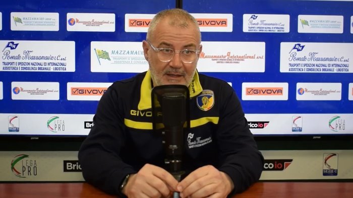 giugliano ko con il catanzaro calabresi dominanti sui tigrotti 0 4