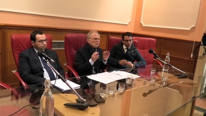 caos rifiuti in irpinia i sindaci subito la revoca degli atti dell ato