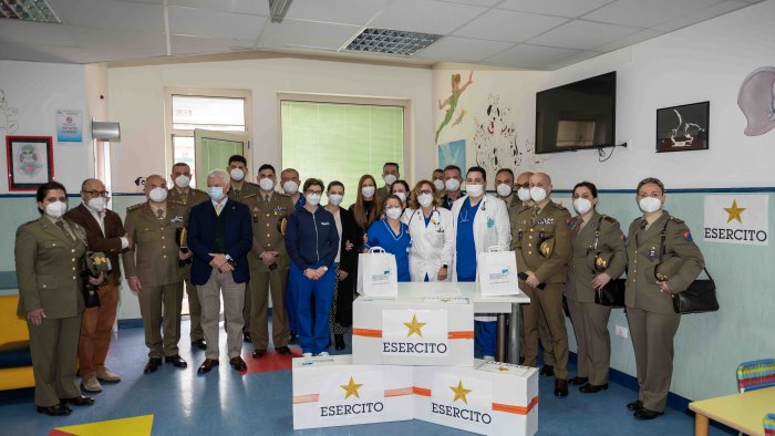 l esercito festeggia la pasqua con i piccoli ricoverati dell ospedale umberto i
