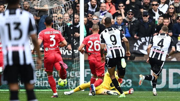 beto pareggia su rigore al 92 termina 2 2 tra udinese e monza